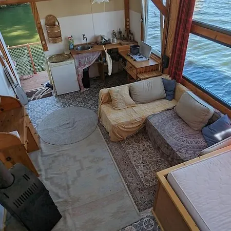 Botel Floating *